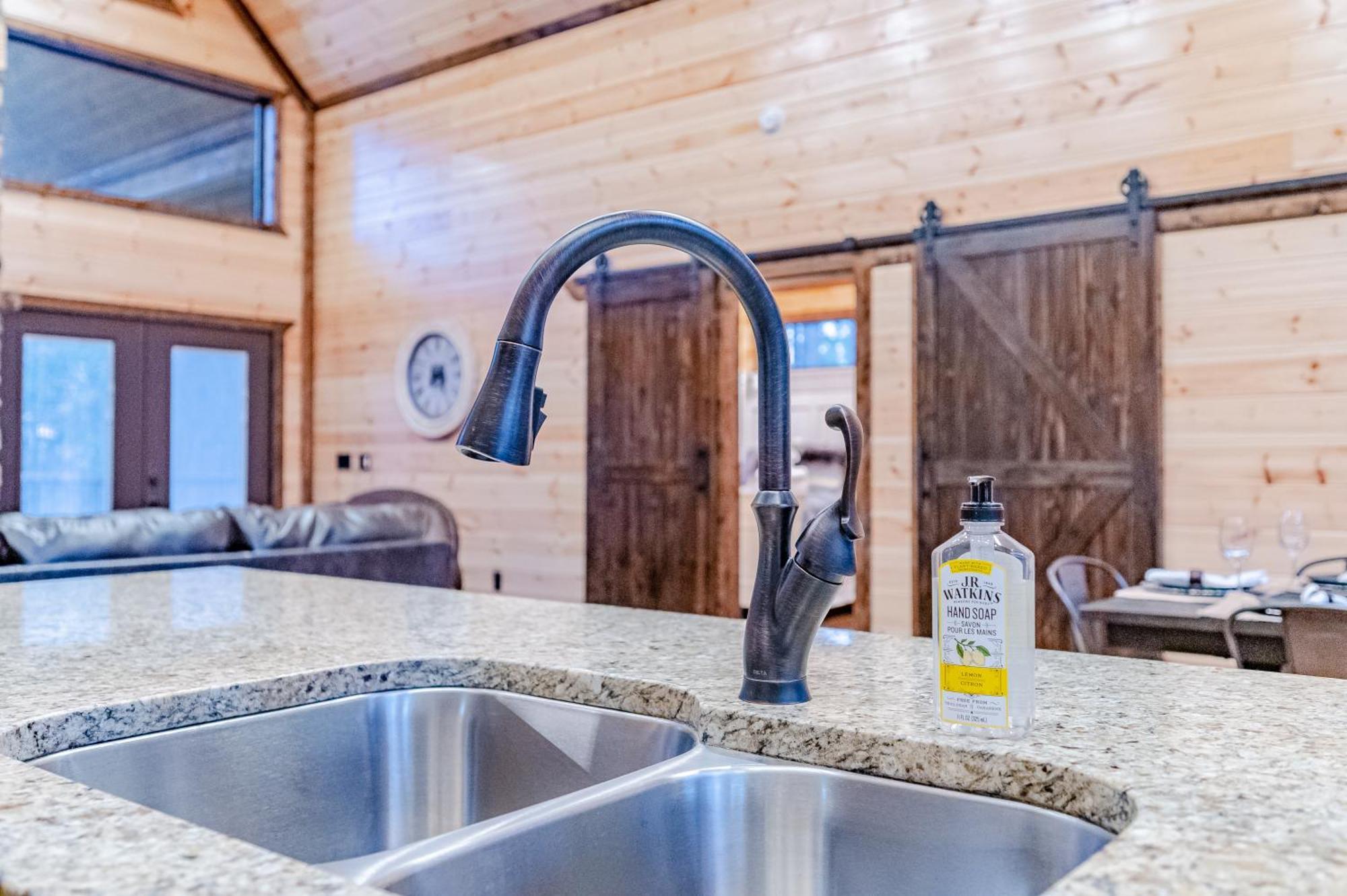 The Luxurious Blue Sky Lodge Is Epic! Broken Bow Eksteriør billede